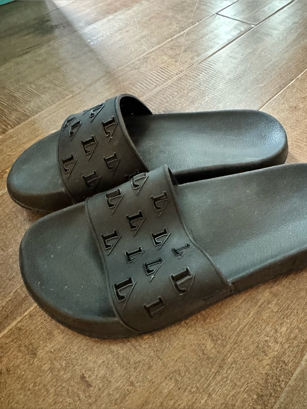 Limelife size 9 Black Logo-Embossed Slide Sandals